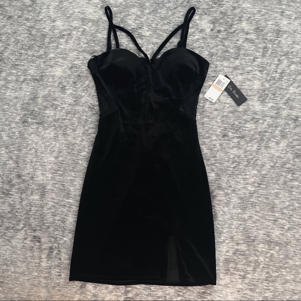 Little black dress with lace details and pads